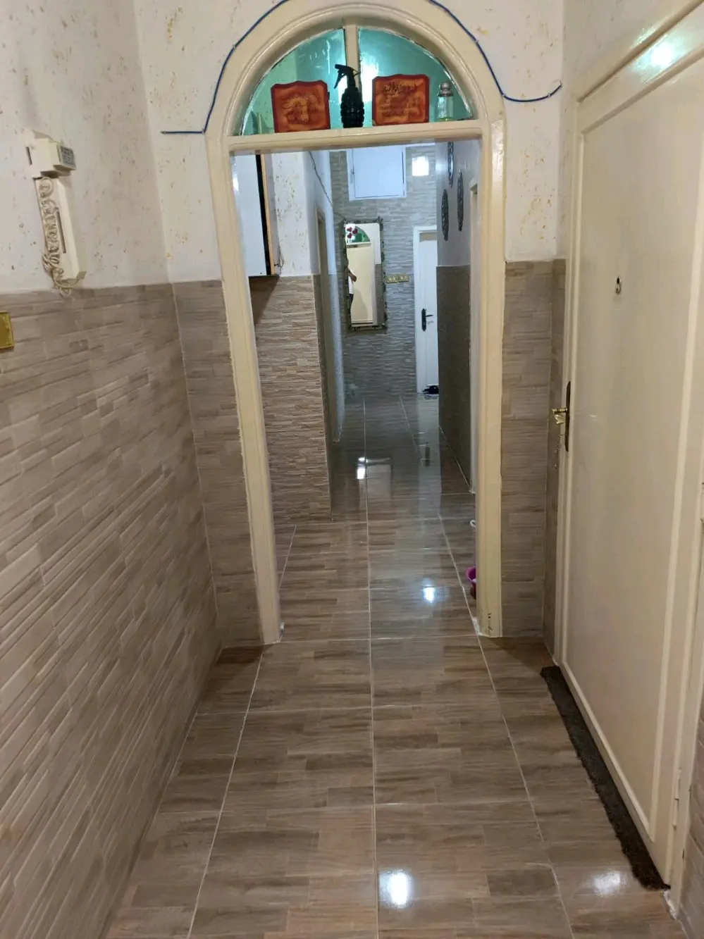 عماره منطقه عمان جبل المناره ٤ طوابق مع روف مسطح الف متر مساحه الارض ٥٣٥ متر مكو