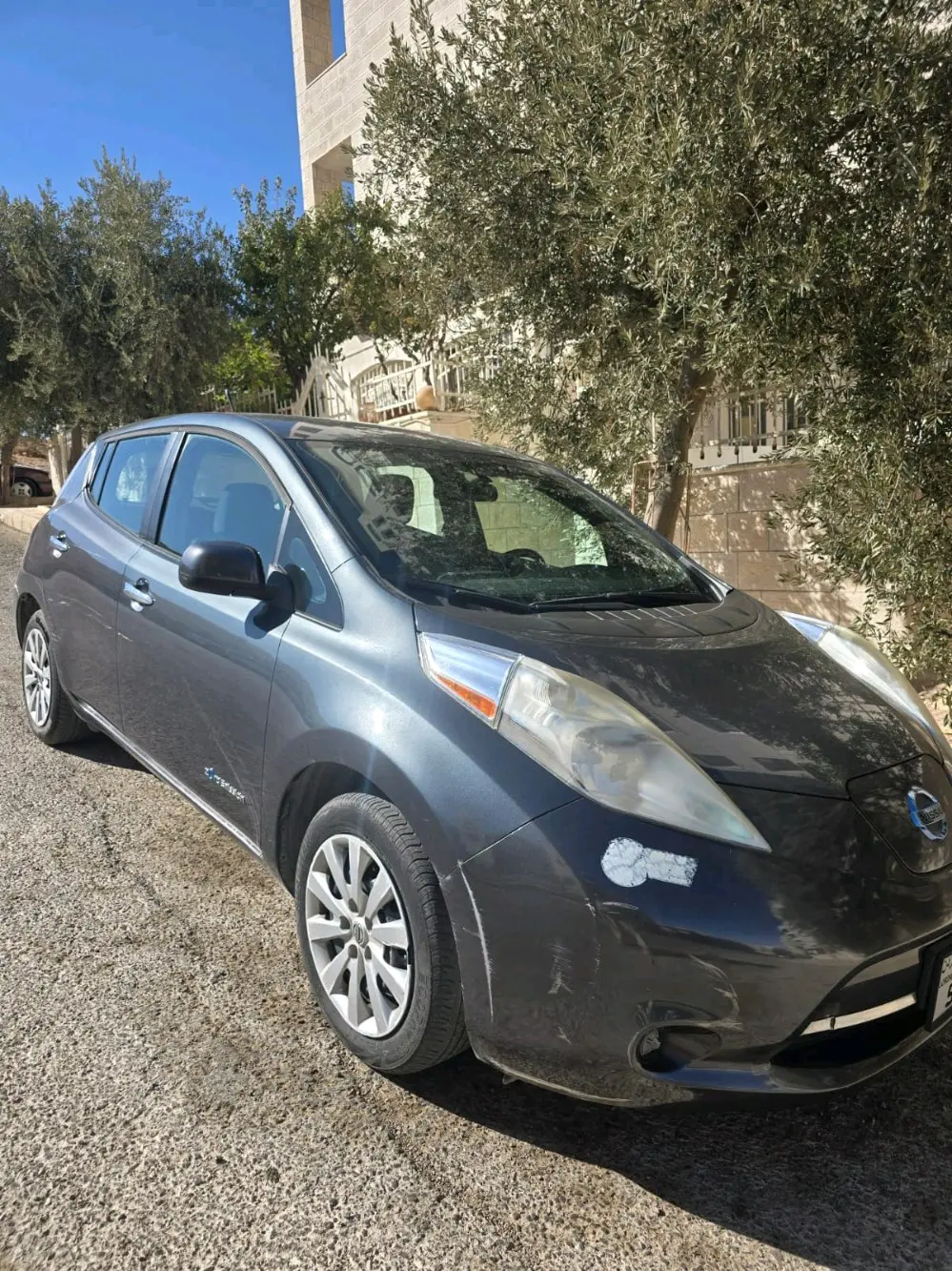 نيسان ليف ٢٠١٣ ٨ بار