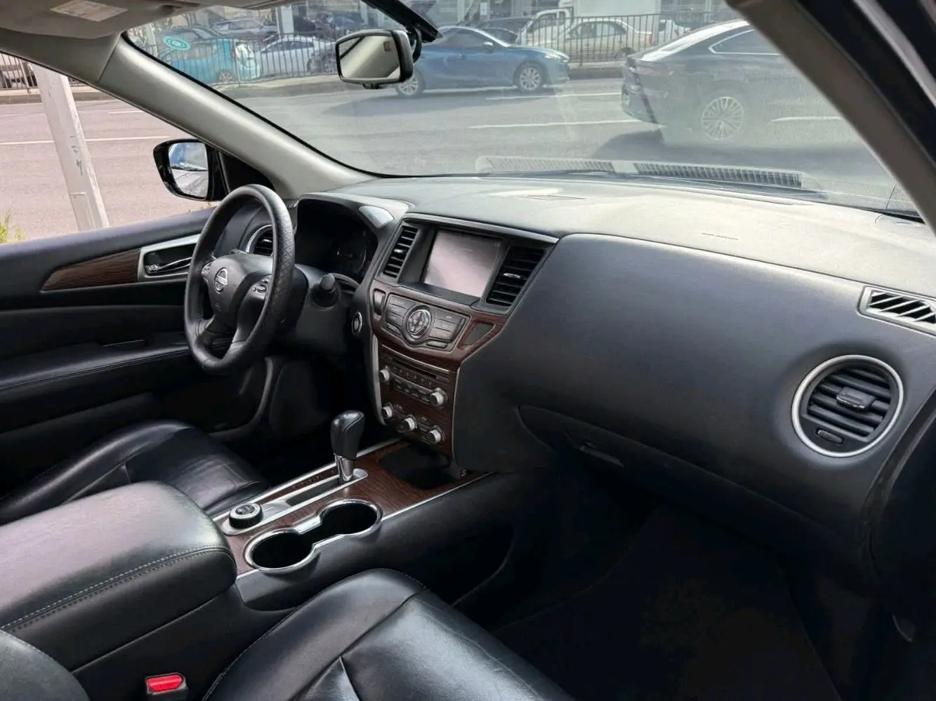 للبيع نيسان باثفيندر هايبرد 7 مقاعد موديل 2018 وارد الوكالة فحص كامل وترخيص سنه