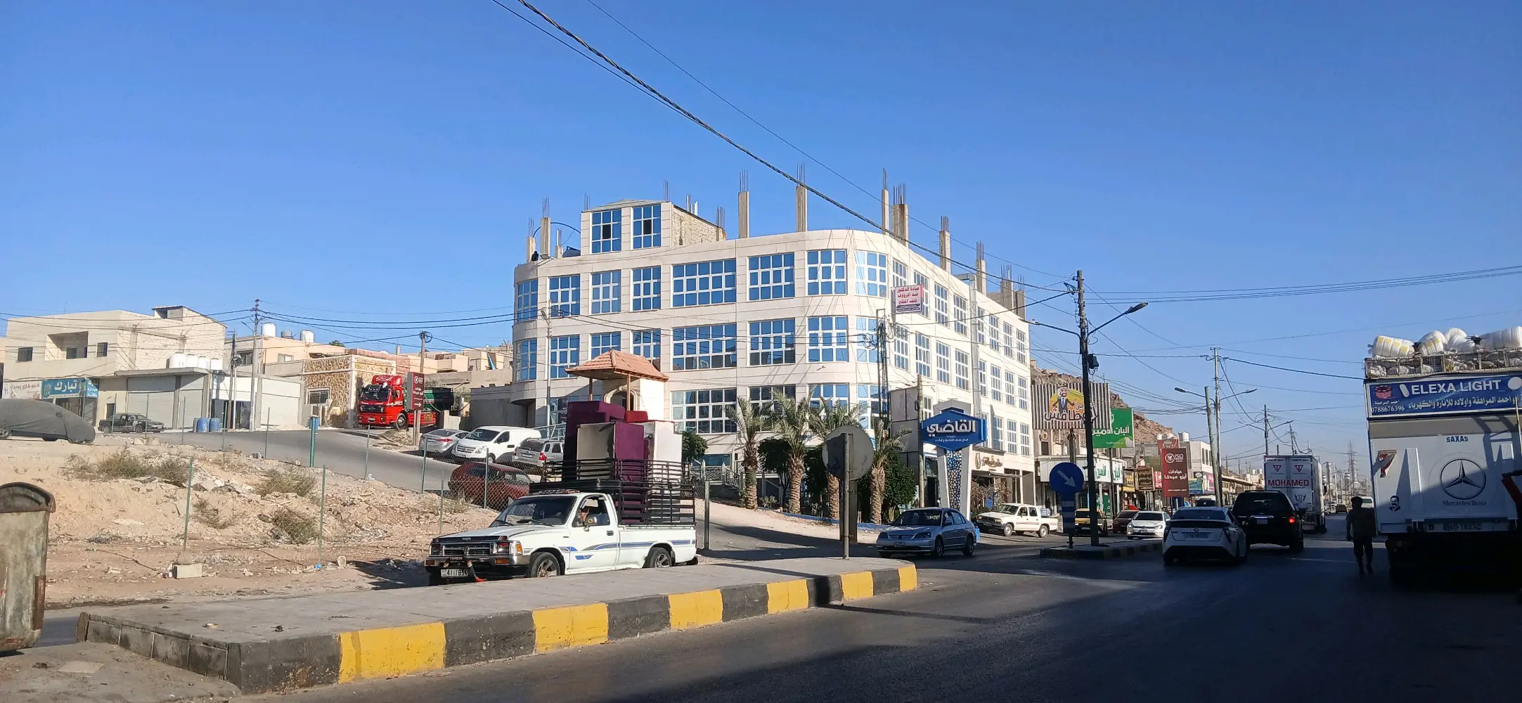 محل للايجار ٣٠٠ متر مربع