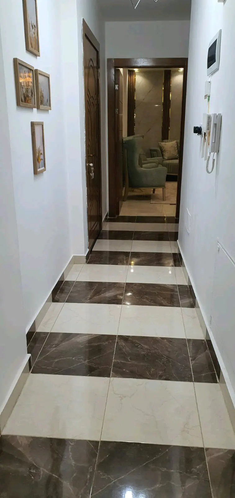 شقة سوبر ديلوكس بناء حديث ، نادي السباق شيك المطار