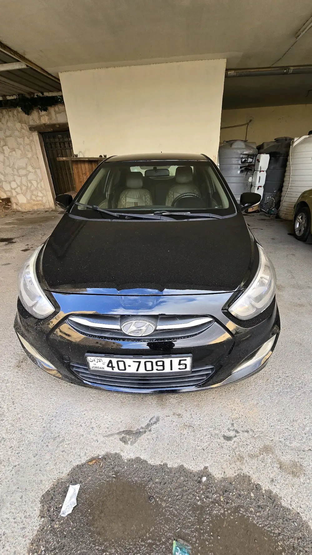 اكسنت 2016 لون أسود للبيع