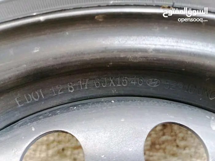 جنط 15 اصلي مع 4 فردات كوشوك بحالة جيدة و 4 طاسات أصلية