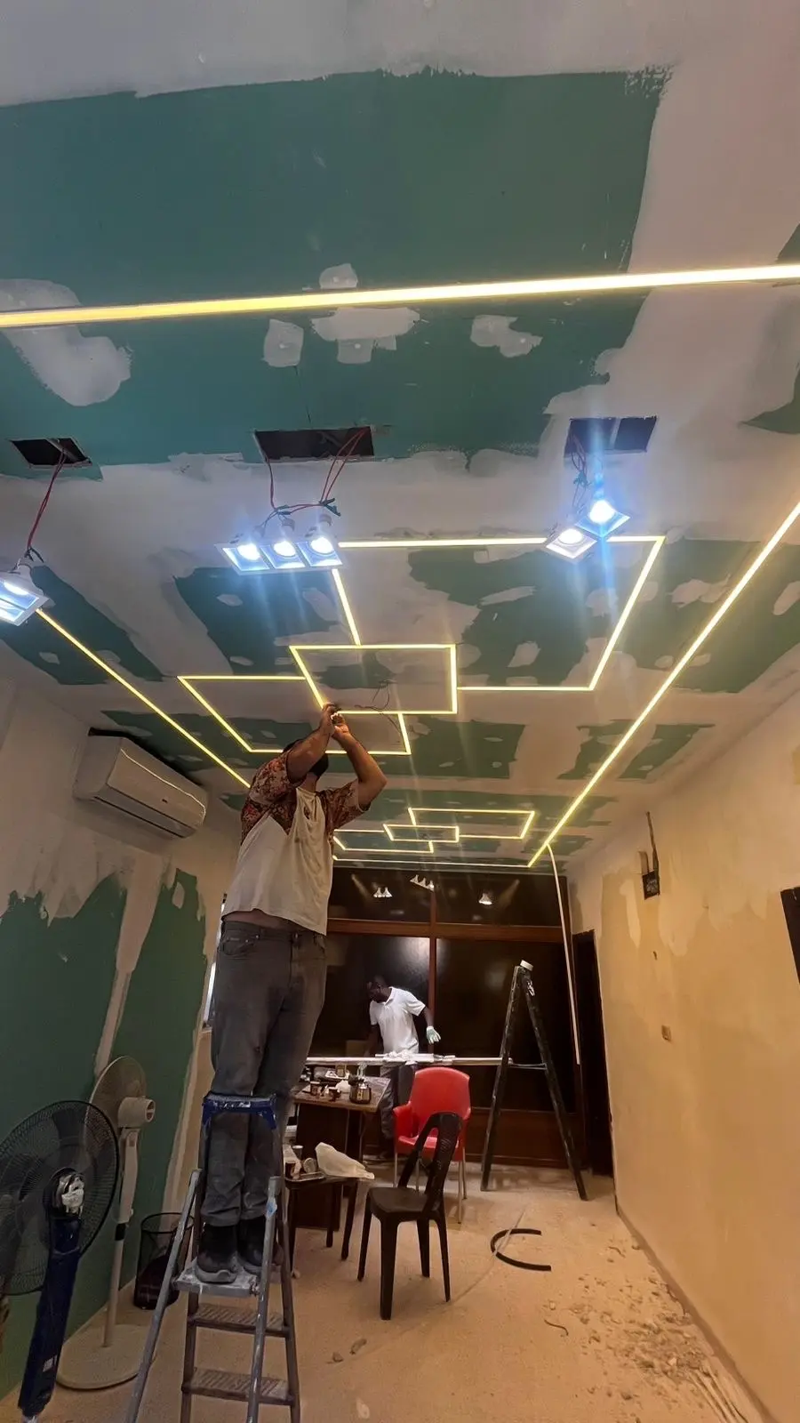 كهربجي صيانه تركيب تمديدات كمرات مراقبه صوتيات شبكات نت