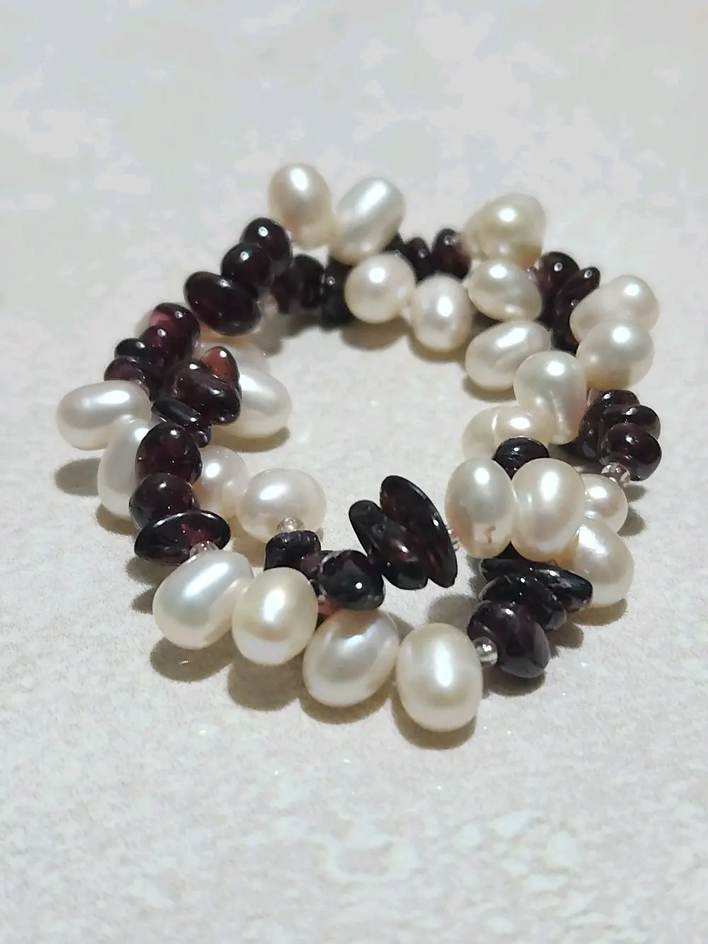 حجر جارنيت ألماندين واللؤلؤ الطبيعي