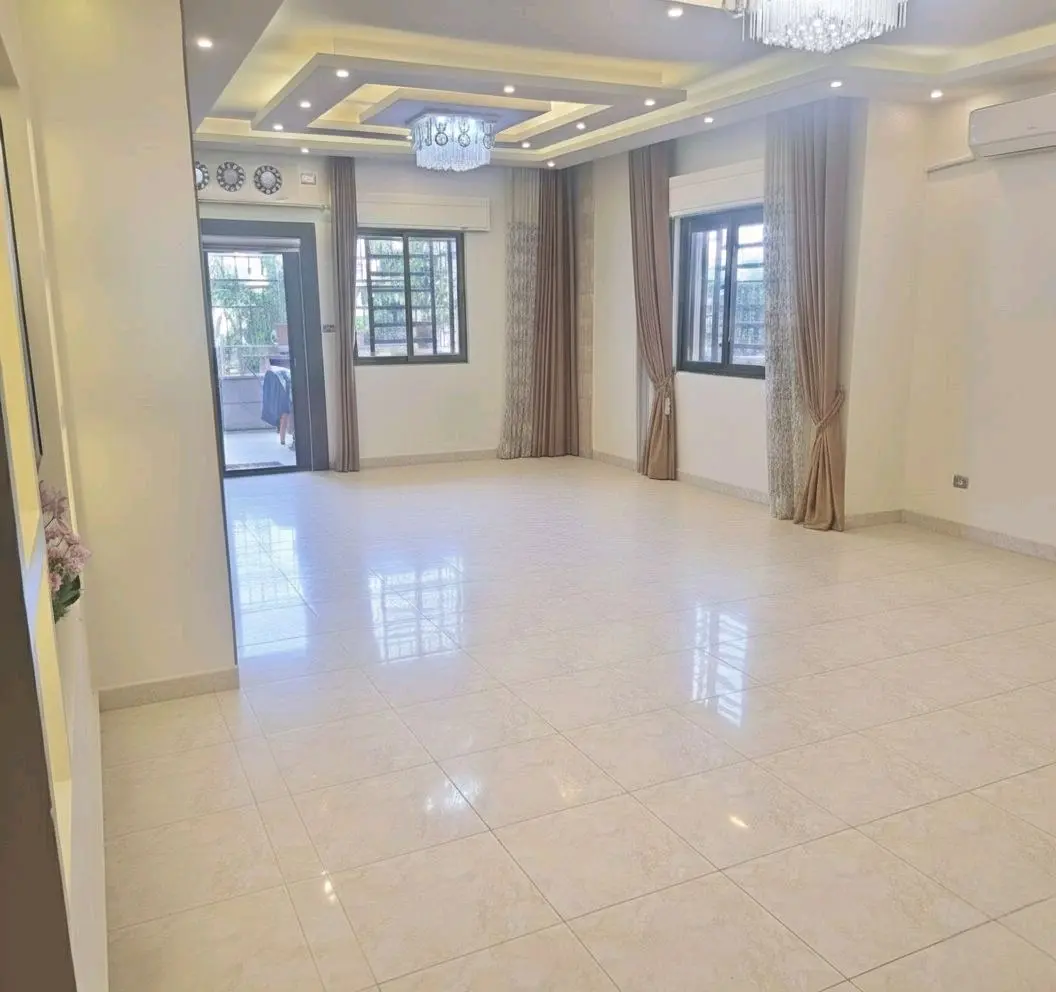 شقة ارضية للبيع في المقابلين