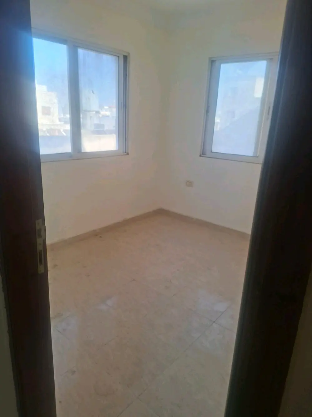 شقه للبيع كاش او بالتقسيط جديده غير مسكونه