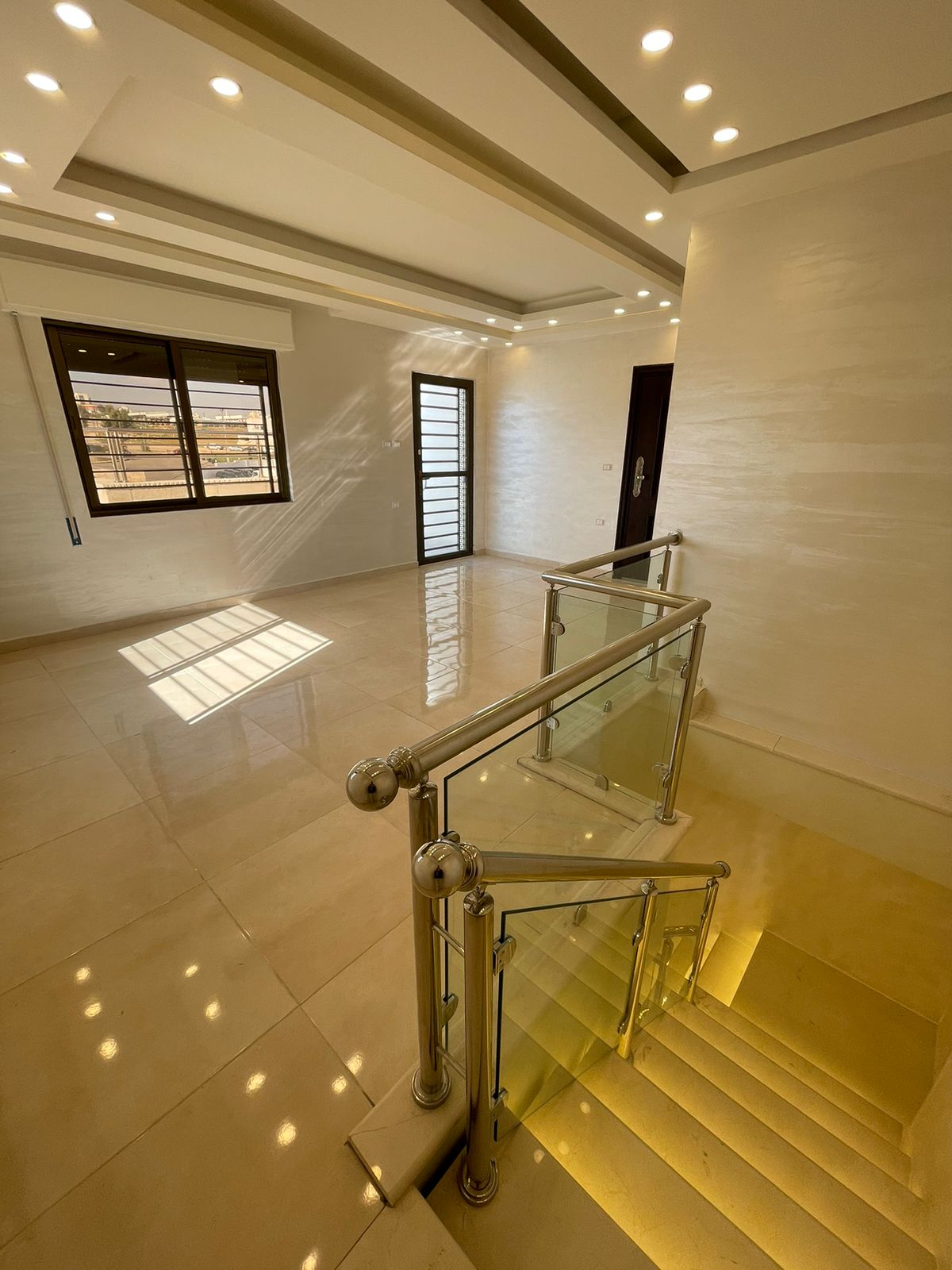 شقه مع روف من اجمل الإطلالات الدائمه طبربور ضاحيه الصفا