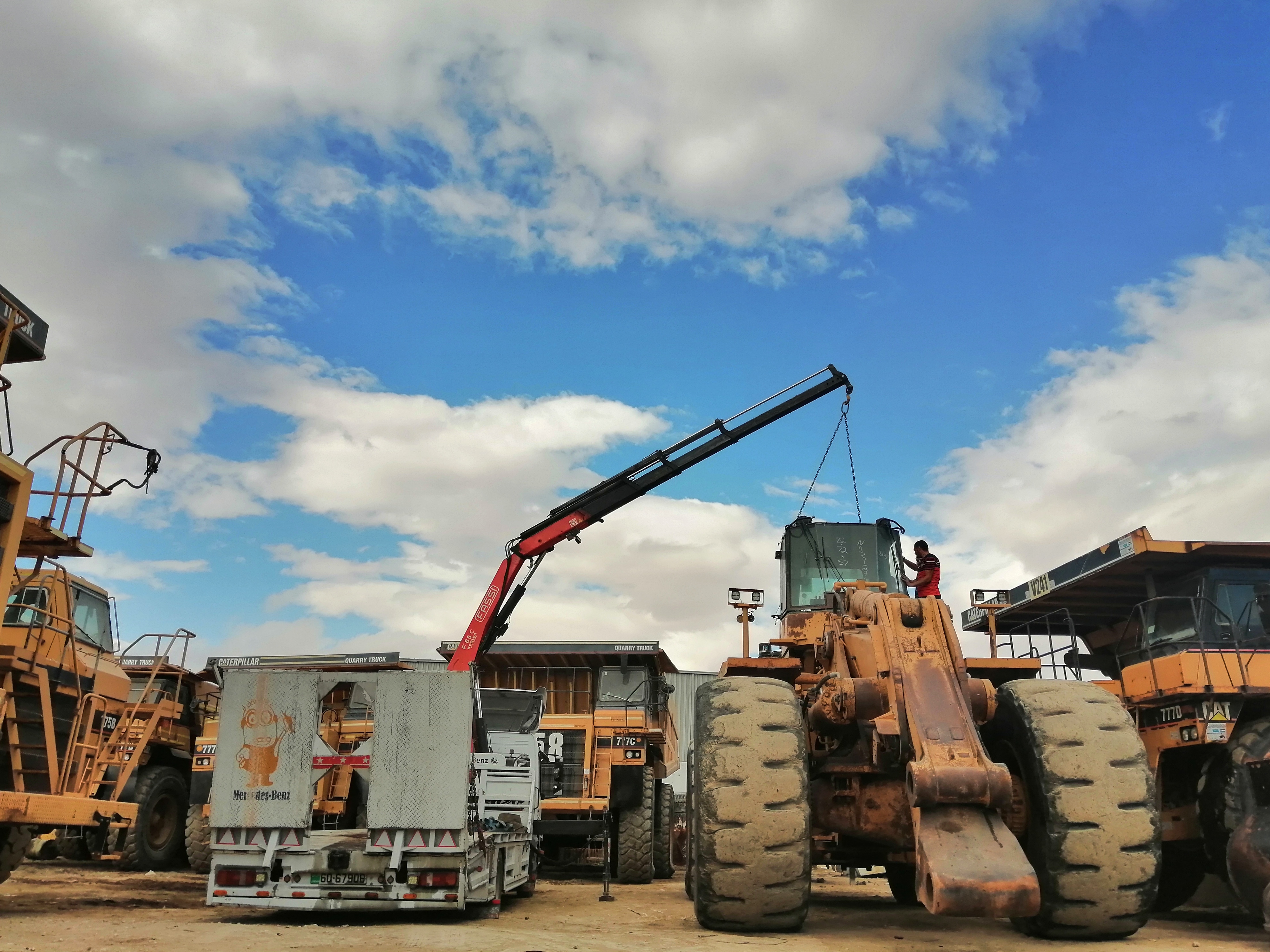 ونشات طارق أبو جودة لنقل السيارات والمعدات الثقيلة 24 ساعة