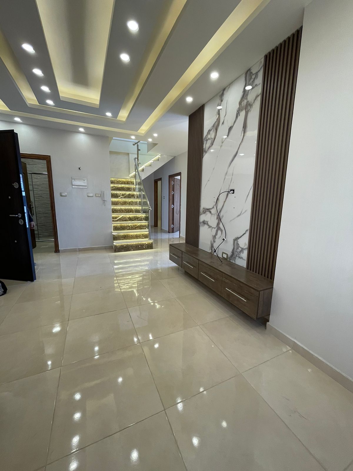 شقه مع روف من اجمل الإطلالات الدائمه طبربور ضاحيه الصفا