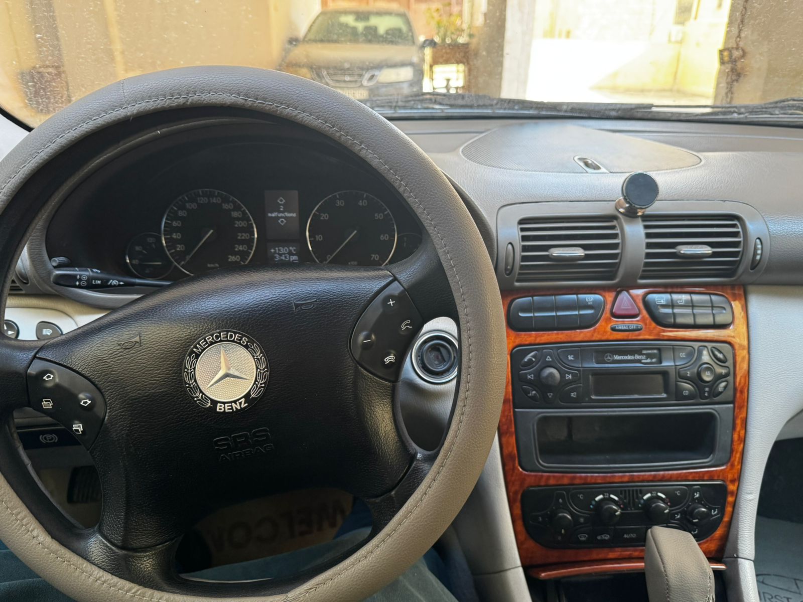 مرسيدس  2003. c 200