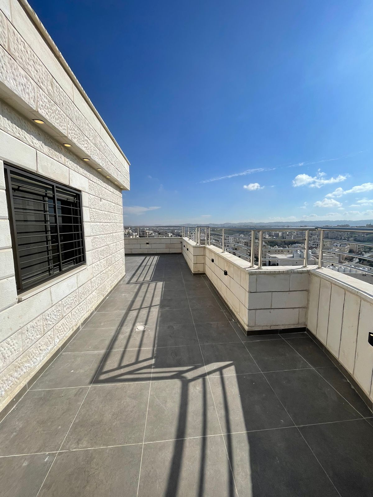 شقه مع روف من اجمل الإطلالات الدائمه طبربور ضاحيه الصفا