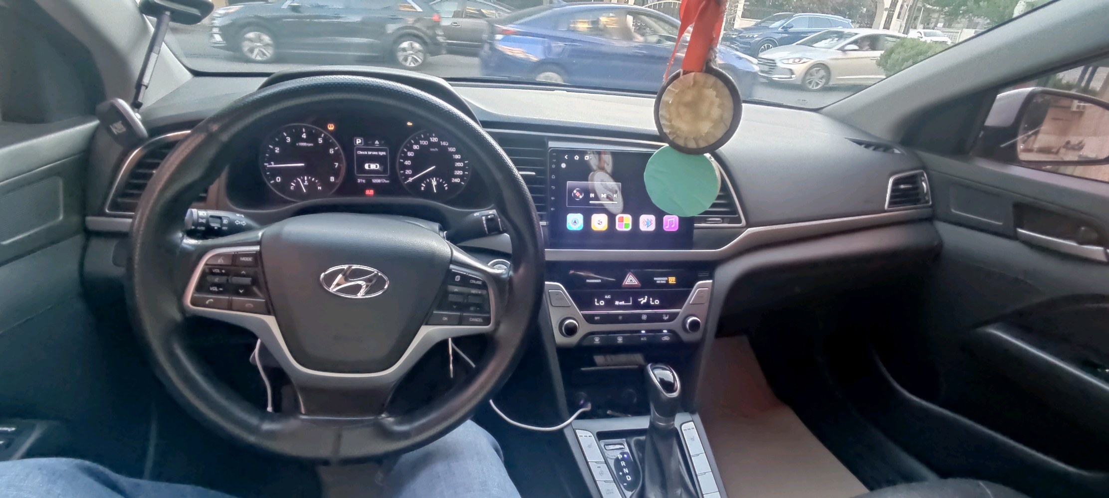 هونداي افانتي 2017 مع فتحه