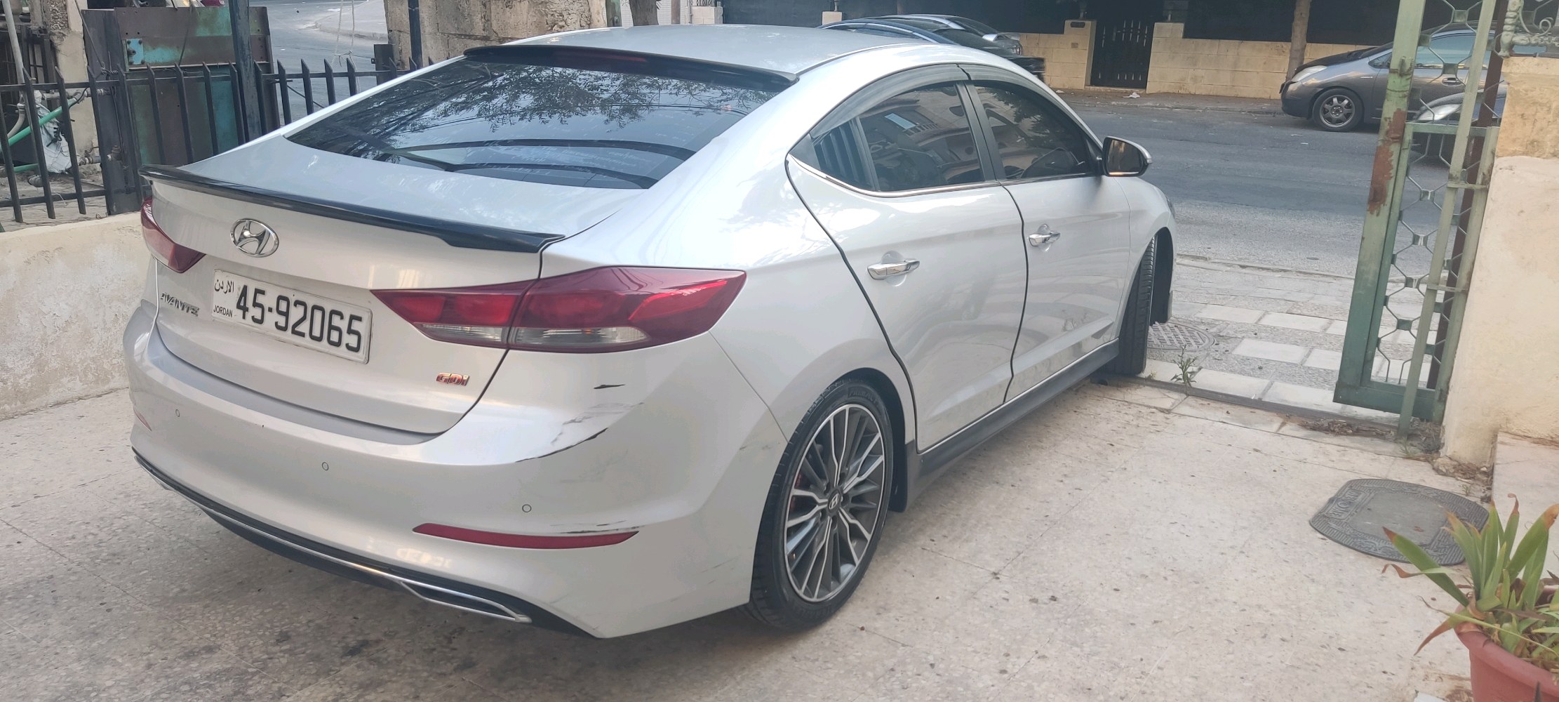 هونداي افانتي 2017 مع فتحه