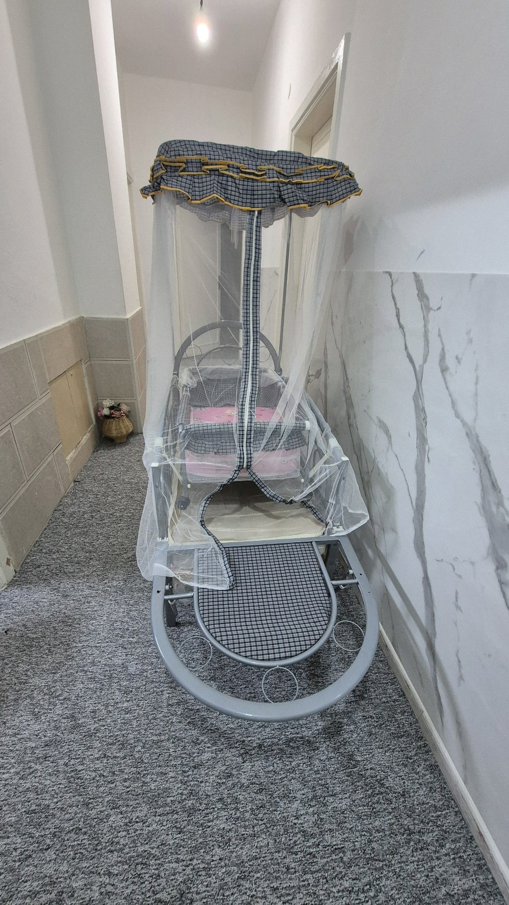 سرير اطفال حديد ٢×١  للبيع