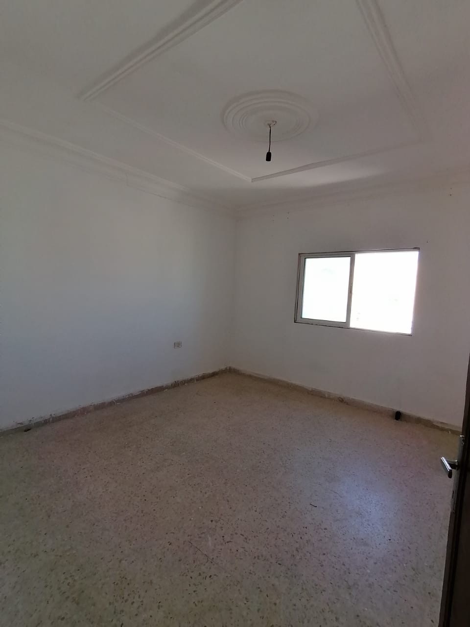 شقه بسعر مميز للبيع في اربد