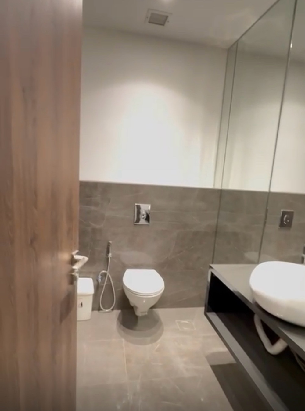 مكتب طابقي في اميز ابراج عمان الغربية