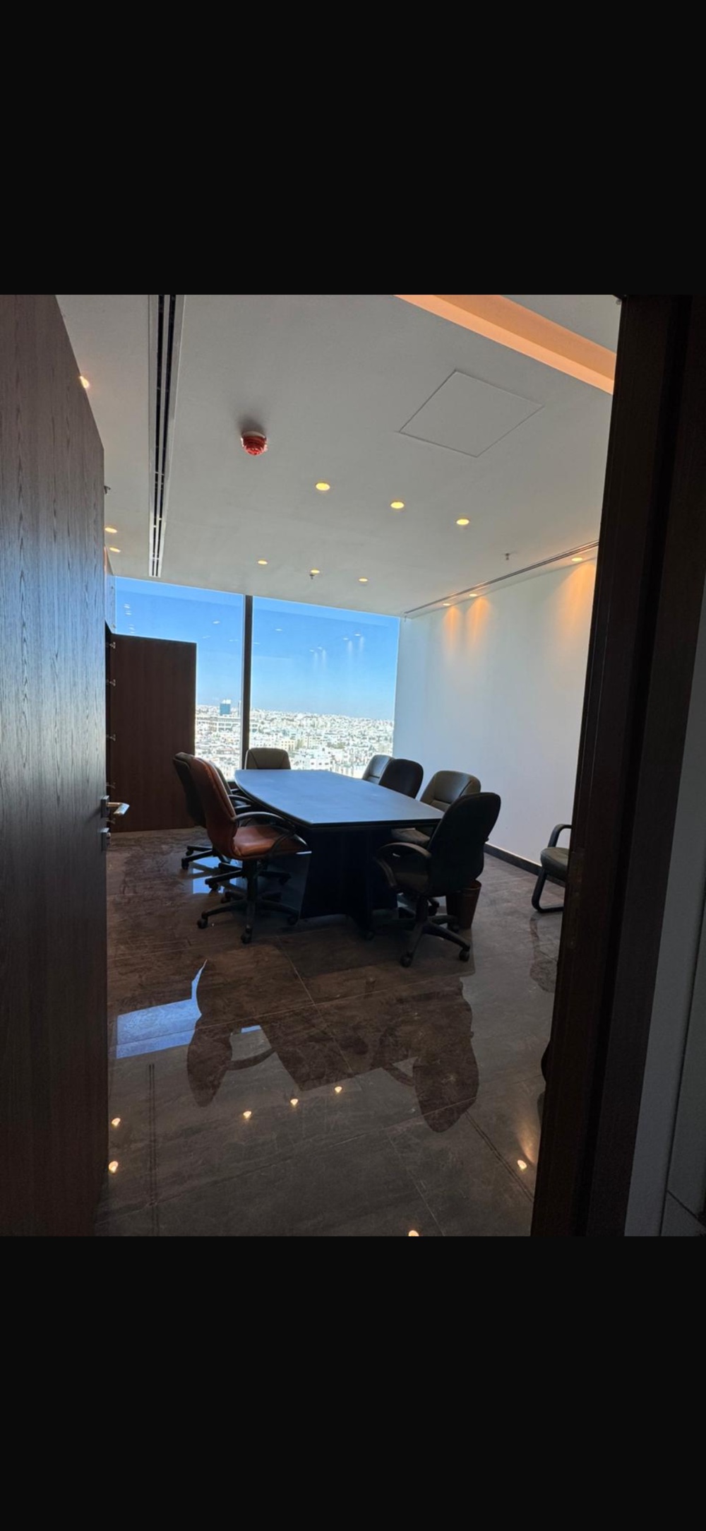 مكتب طابقي في اميز ابراج عمان الغربية