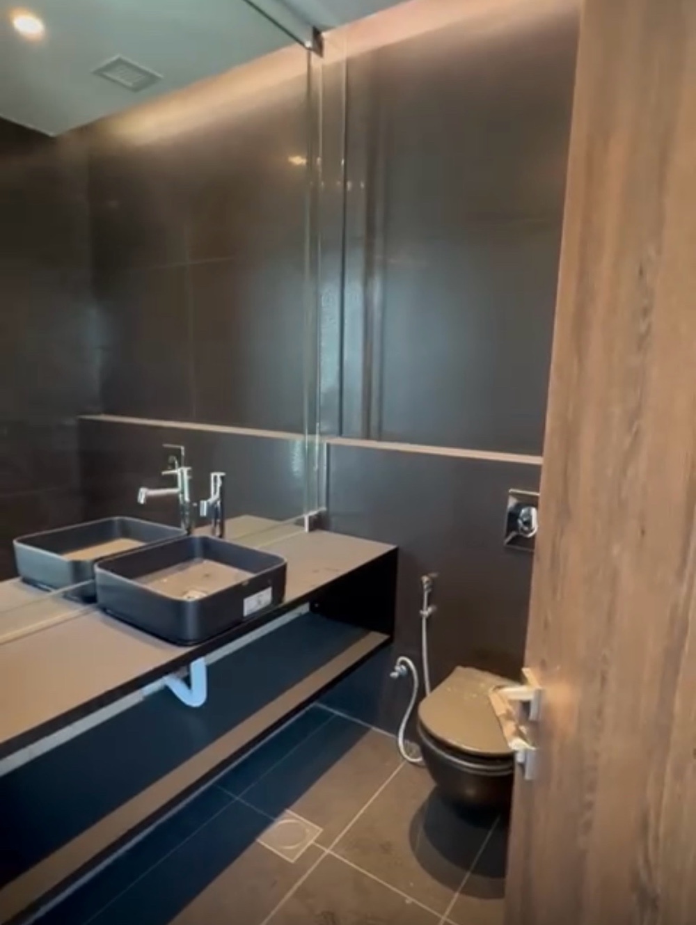 مكتب طابقي في اميز ابراج عمان الغربية