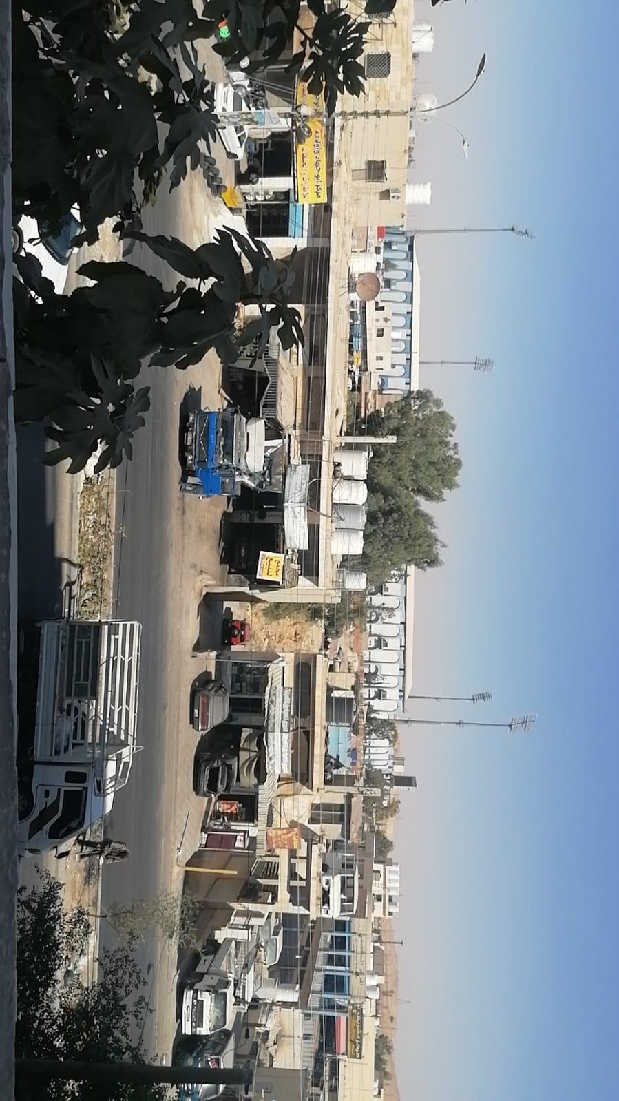 بيت مستقل مع مخازن تجارية على الشارع الرئيسي للبيع أو للاستثمار