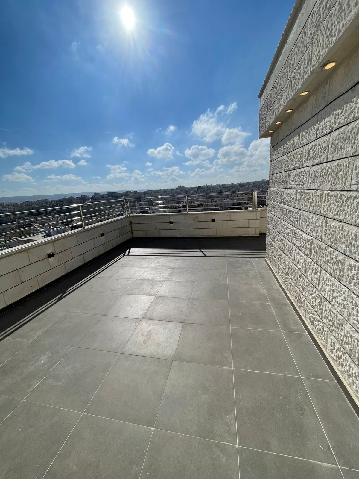 شقه مع روف من اجمل الإطلالات الدائمه طبربور ضاحيه الصفا