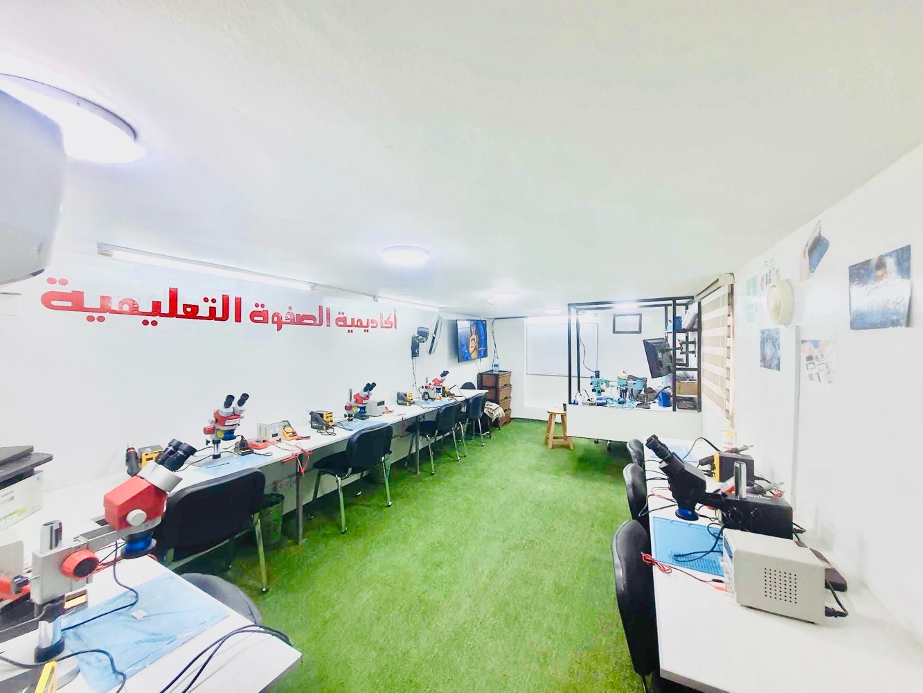 أكاديمية الصفوة لتدريب صيانة الهواتف