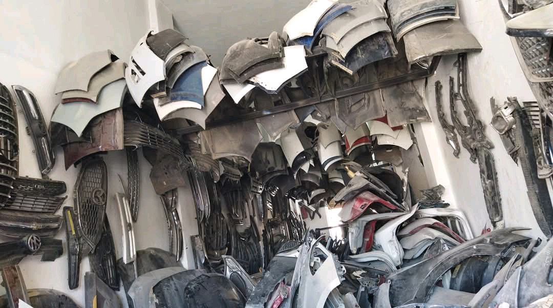 الإخوة لقطع السيارات