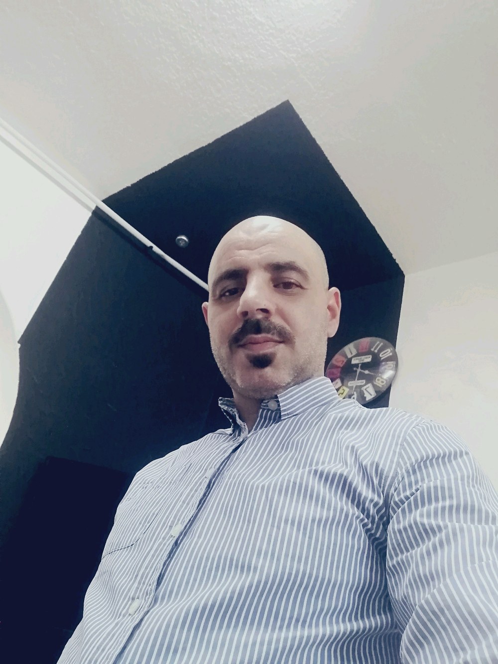 أبو كرم لكافة اعمال الدهان و الديكور