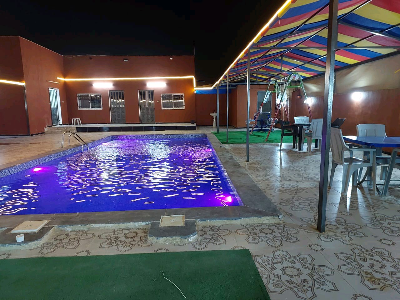 متجر كهرباء متنقل