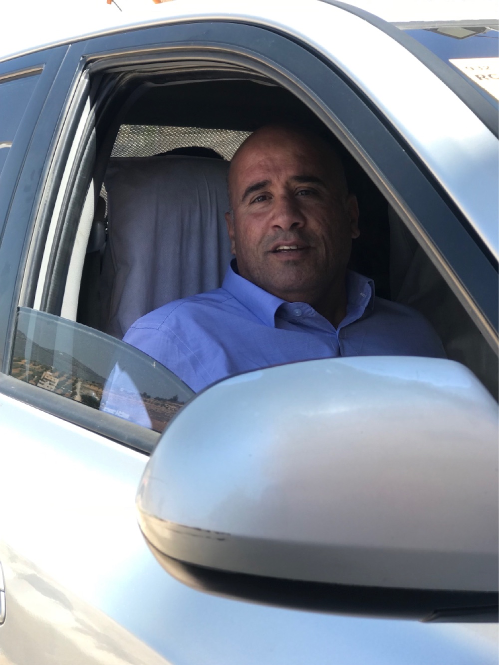 أبو مؤيد لتنجيد المركبات